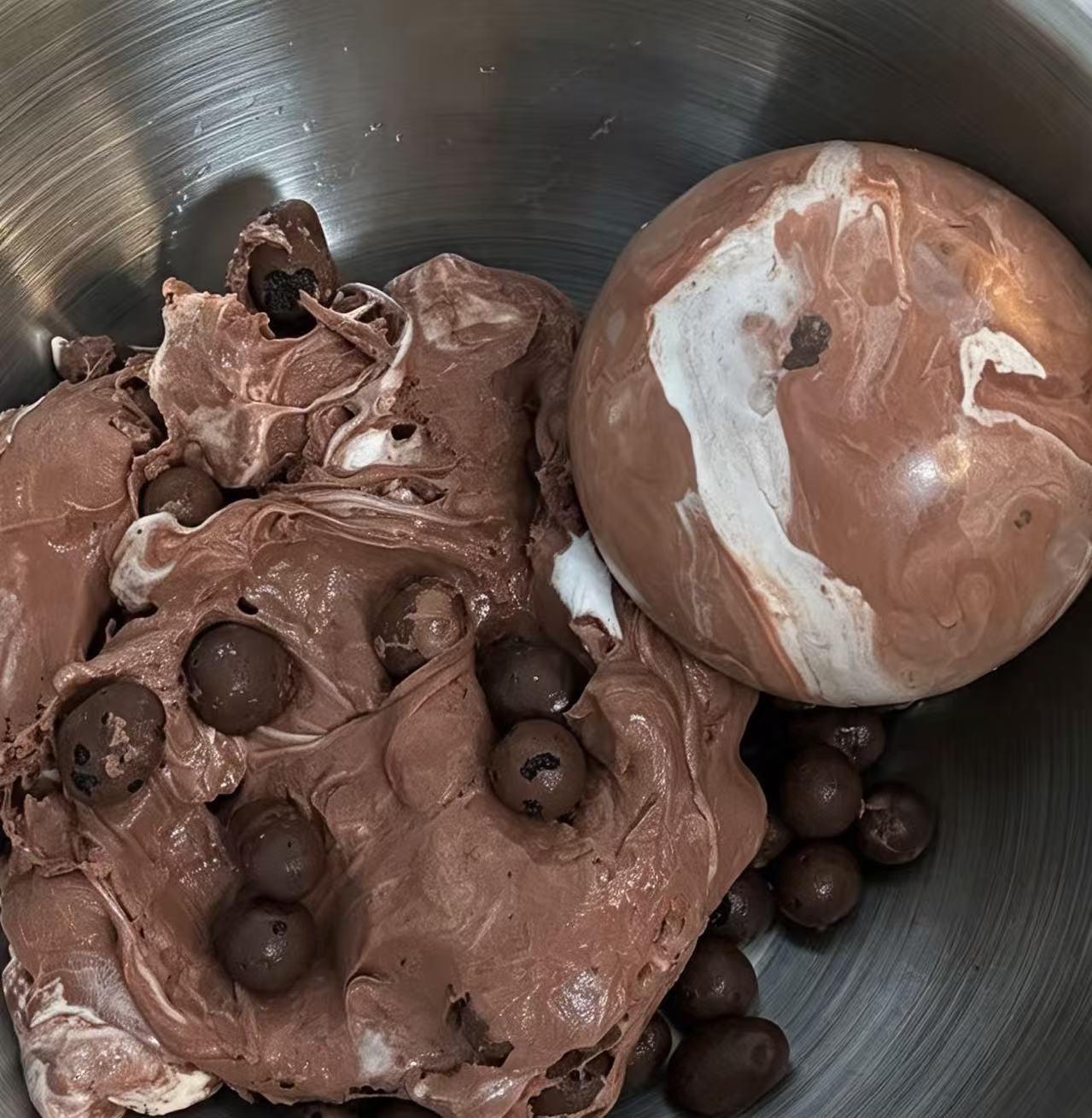 Handmade chocolate stressed-ball with mini chocolate bean slushy sound anti-stressed squishy toy